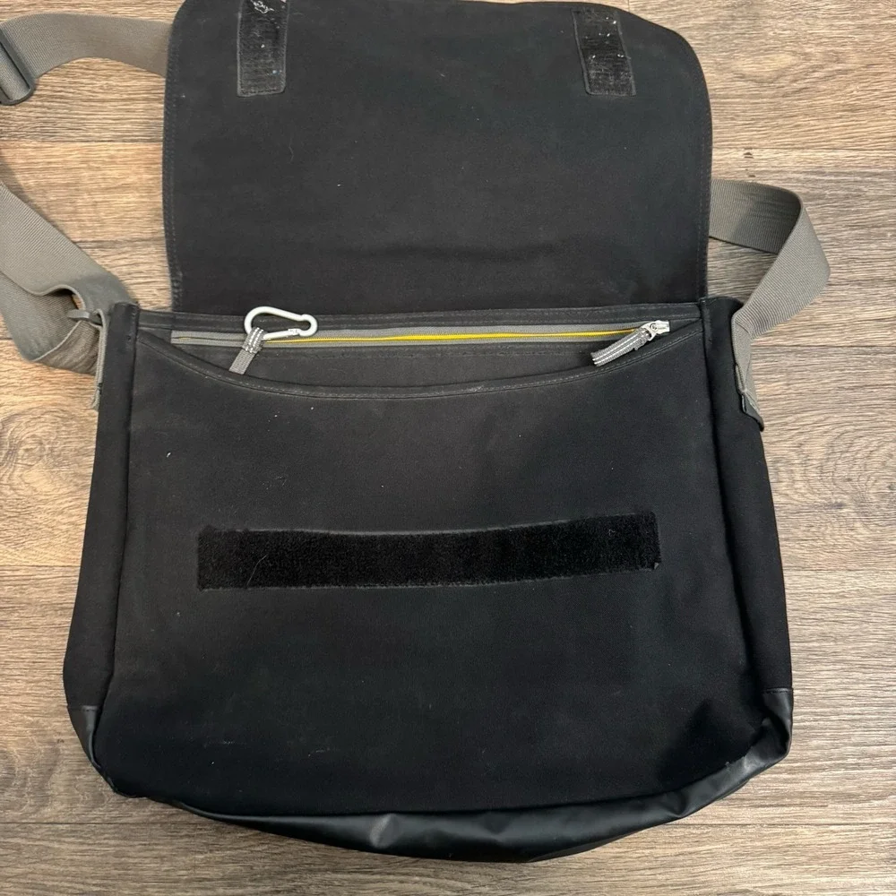 Keen Hybrid Transport MORTON MESSENGER Messenger U Bag‎ Sling Bag Black Color